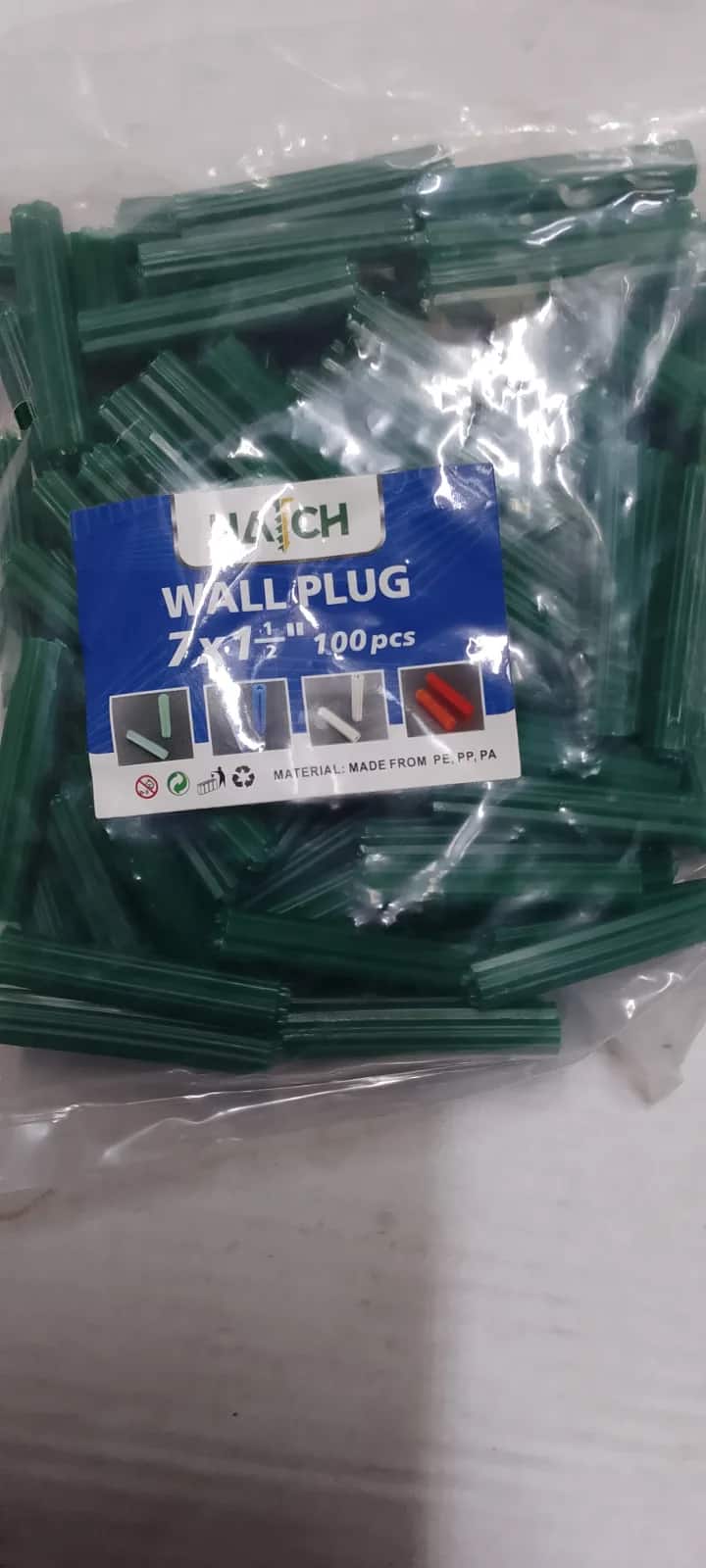 Wall Plug - Green Straight HATCH (M7)