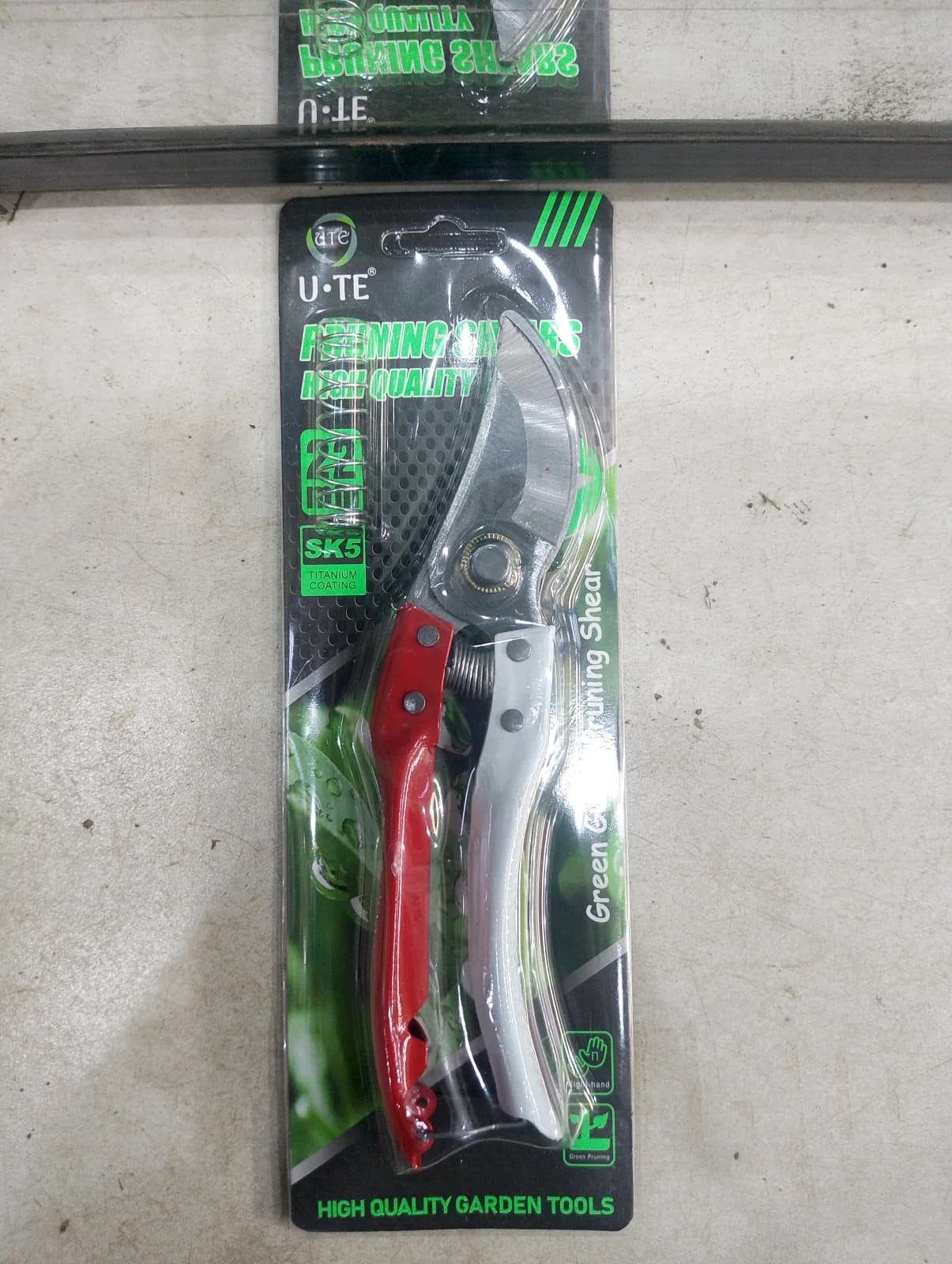 Secateurs - Red & White