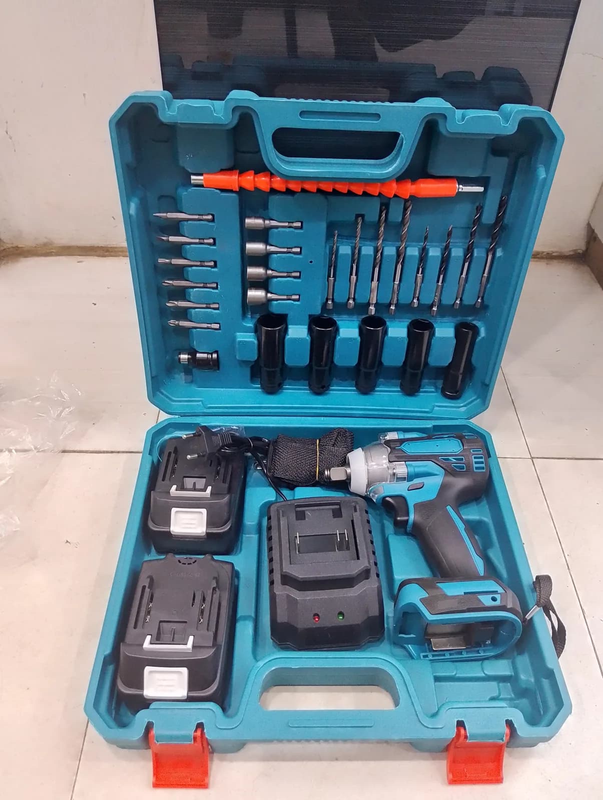 Cordless Impact Wrench - MAKITA (320N)