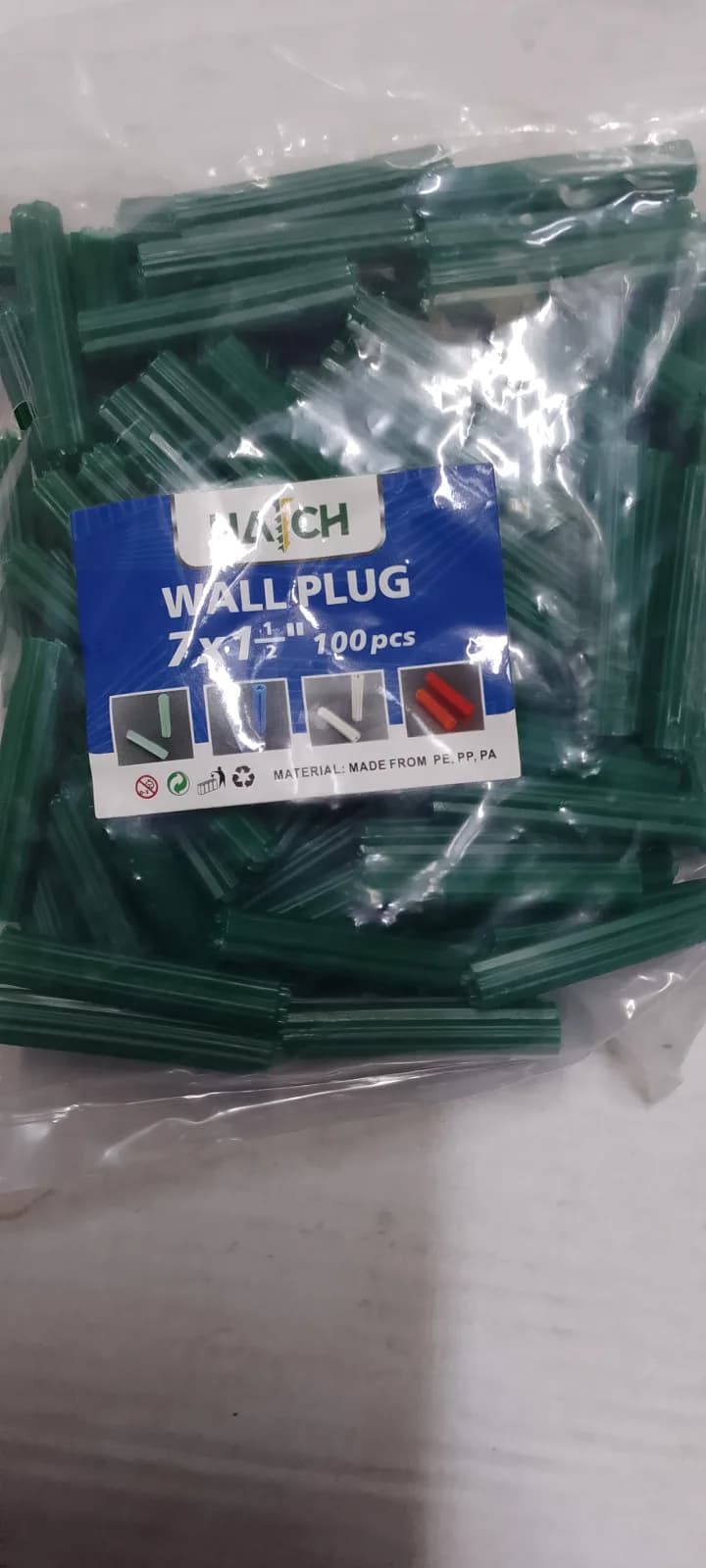 Wall Plug - Green Straight HATCH (M7)