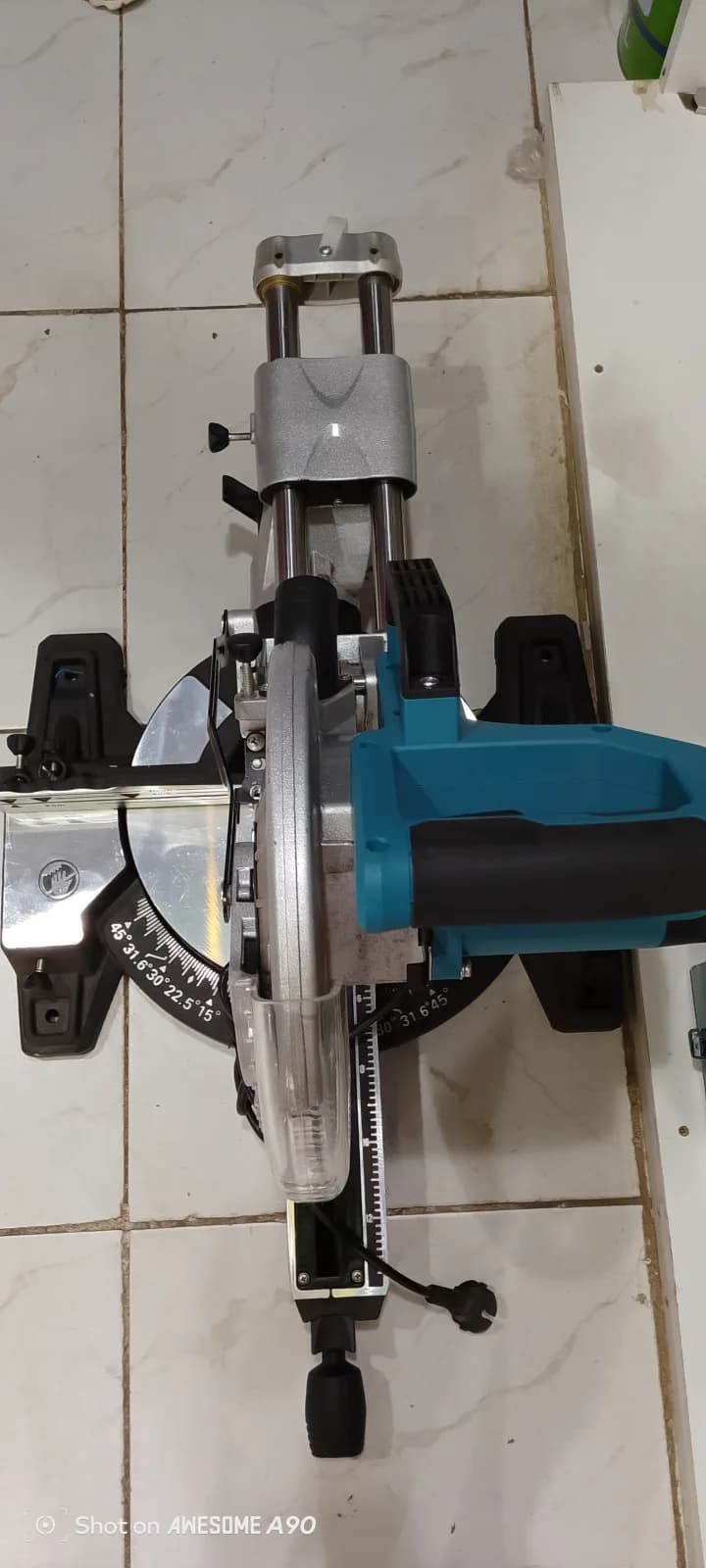Mitre Saw - MAKITA (10-inch)