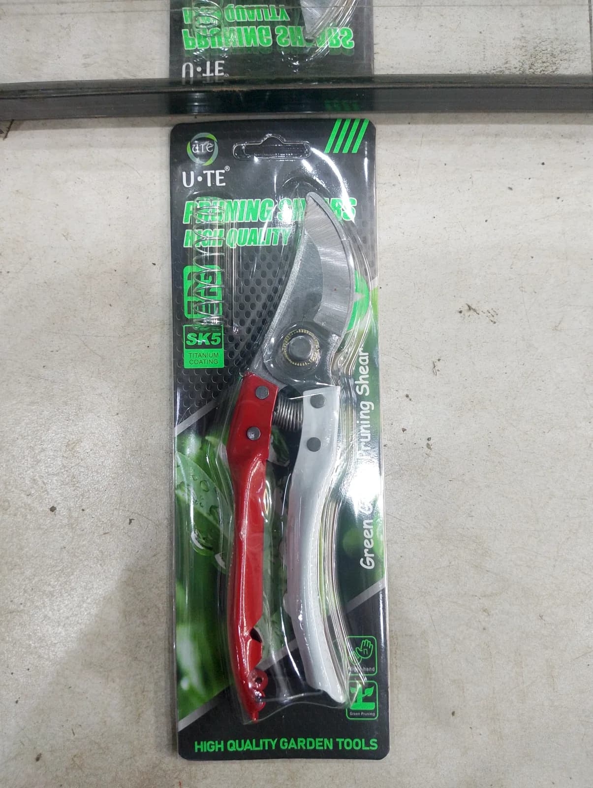 Secateurs - Red & White