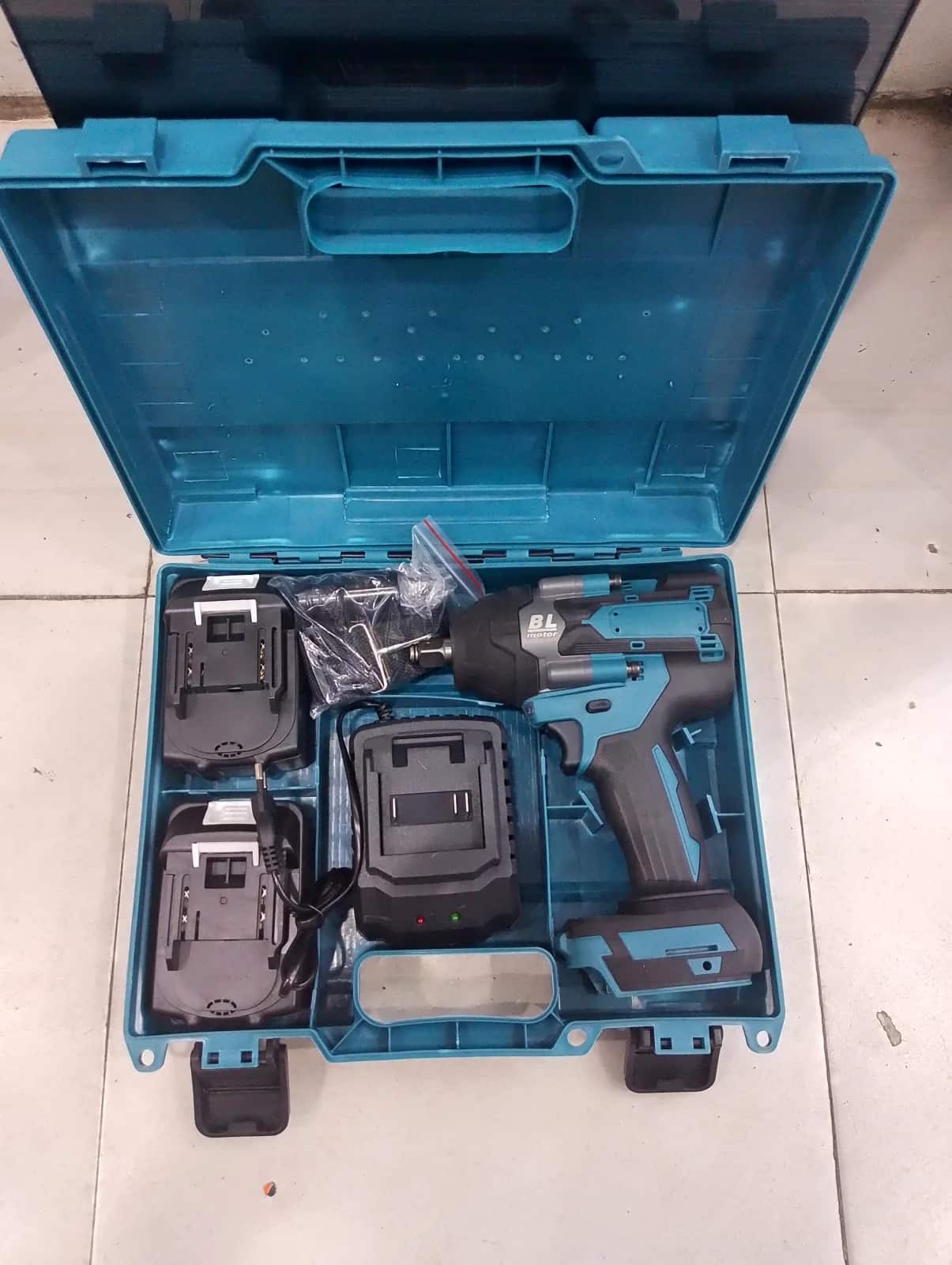 Cordless Impact Wrench - MAKITA (700N)